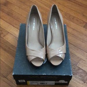 Via spiga V unity nude patent heels